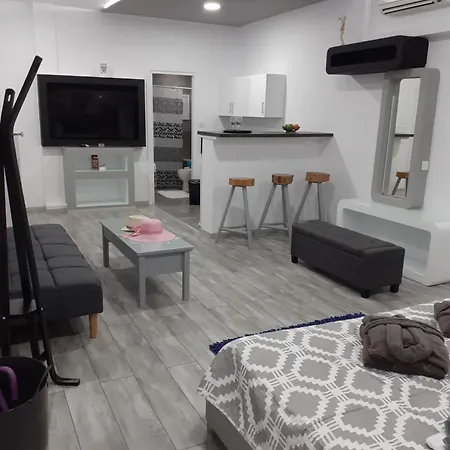 Deluxe Yiota's ! Holiday home Klorakas